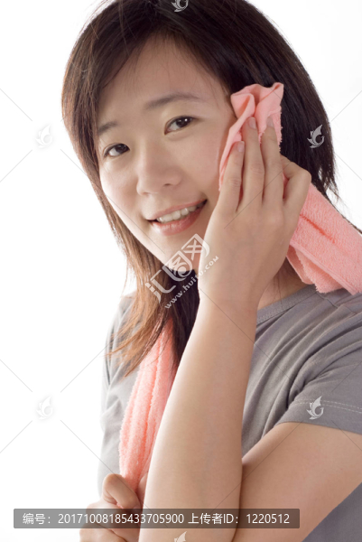 女人笑了