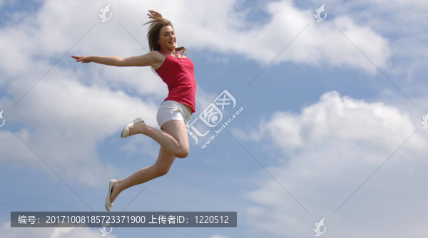 女