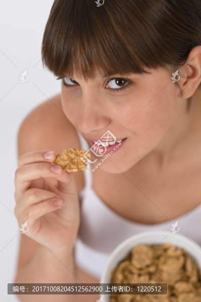 女