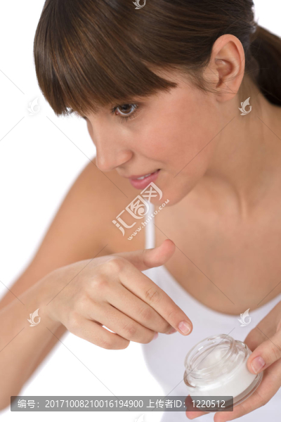 女
