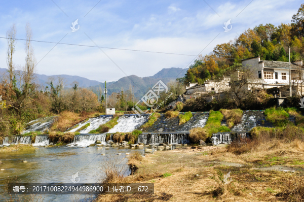村邊小溪