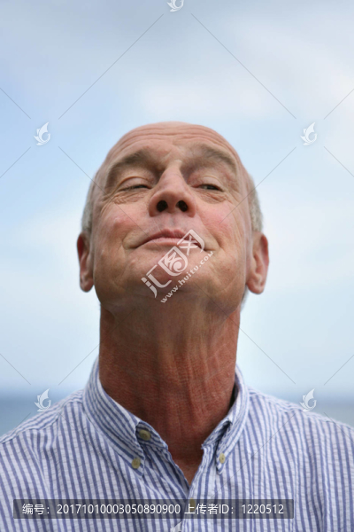 笑