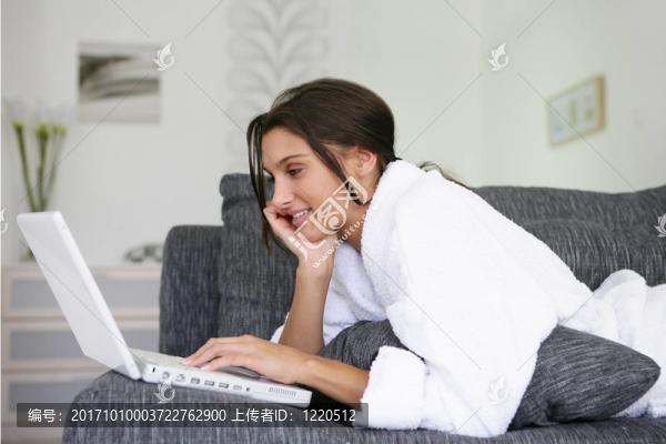 笑