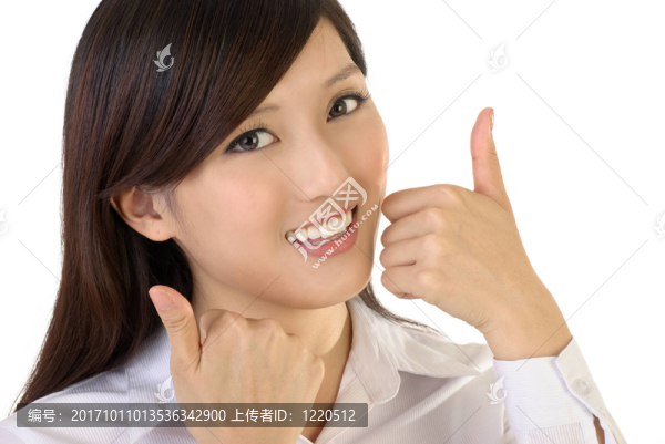 女人笑了