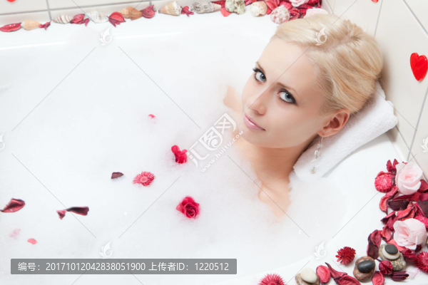 女人笑了