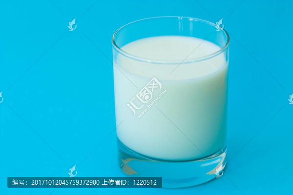 一杯牛奶