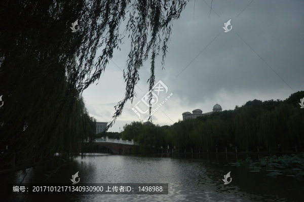湖畔