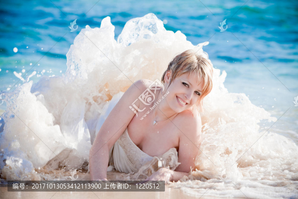 浪花中的新娘