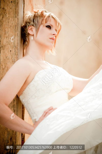 廢墟中的新娘