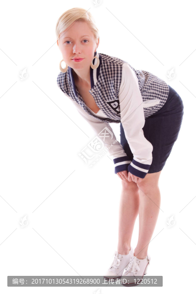 戴帽子的年輕女子