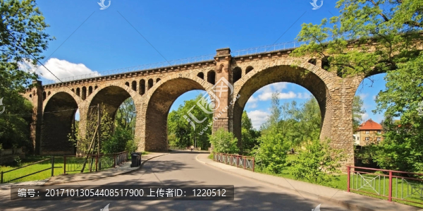 擁有鐵路高架橋