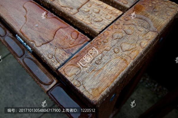 木材經(jīng)雨