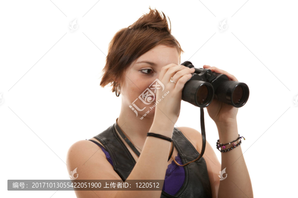 雙筒望遠(yuǎn)鏡的女人