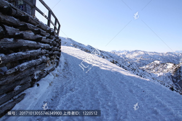 雪的痕跡