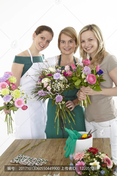 三個帶花束的女人