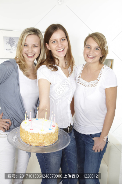 帶生日蛋糕的女朋友