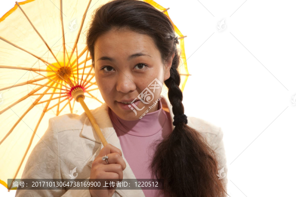 帶傘的亞洲女孩