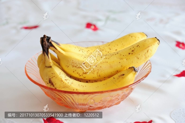 金黃色的