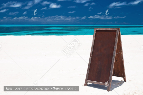 在海灘上簽名