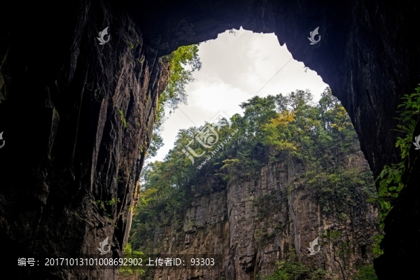 山洞