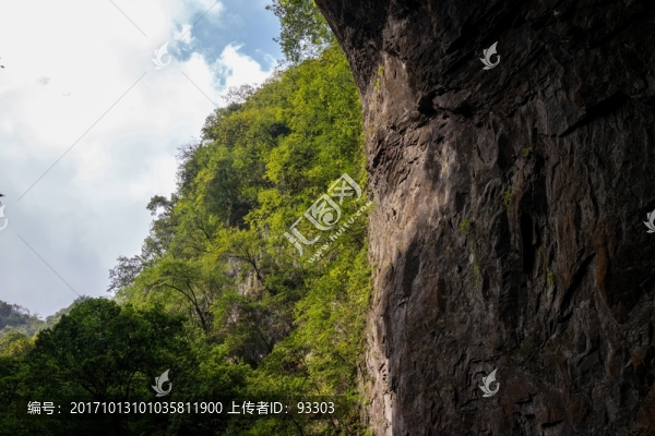 山洞