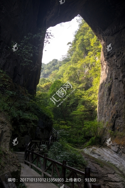 山洞