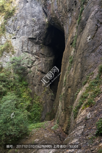山洞