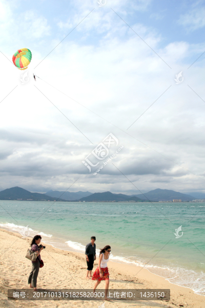 海邊玩耍