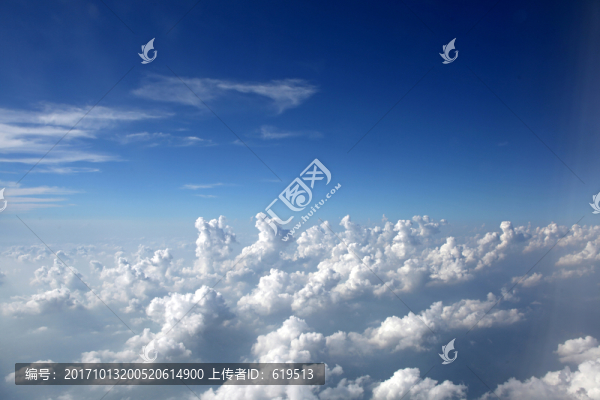 飛機上看天上云海