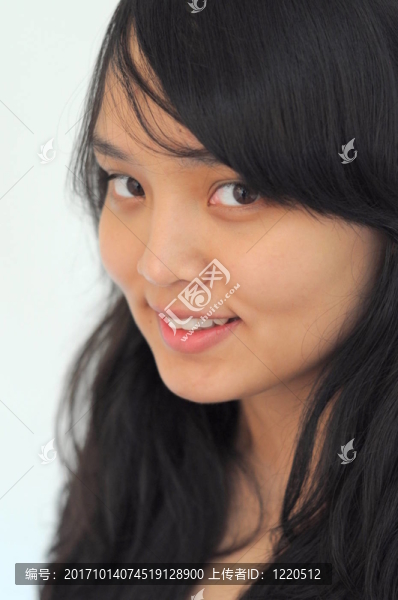 女人笑了