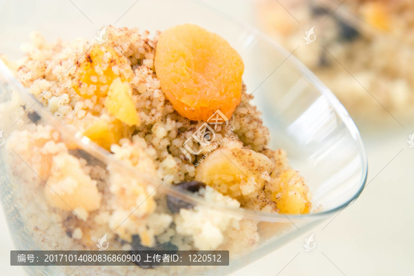 可愛(ài)的非洲蒸粗麥粉