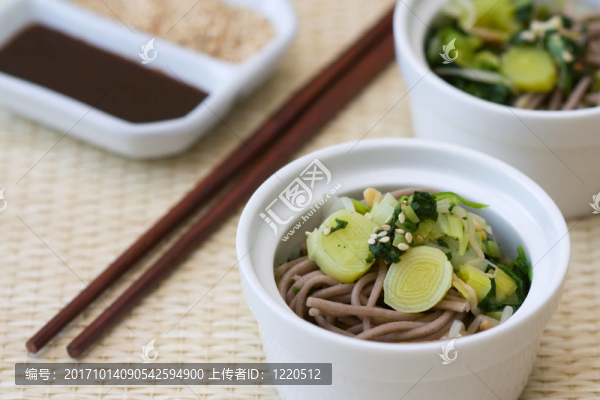 日本菠菜韭菜沙拉