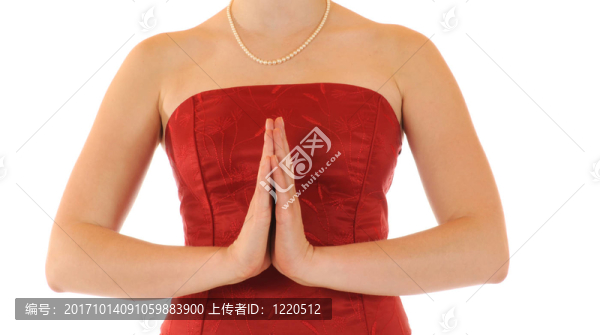 穿晚禮服的祈禱