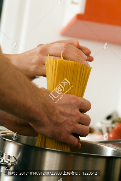 夫婦一起做飯