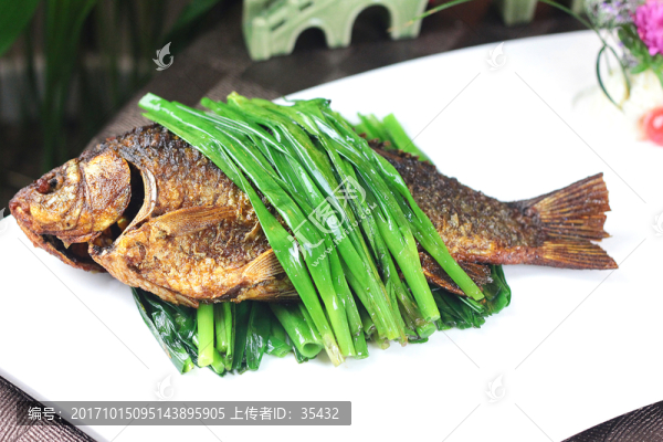 蔥烤鯽魚