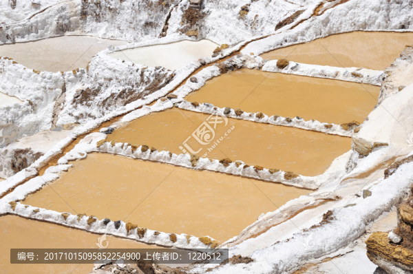 在城堡Salineras工人