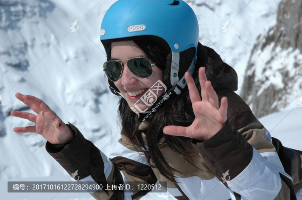 年輕女人的肖像skiurlau笑
