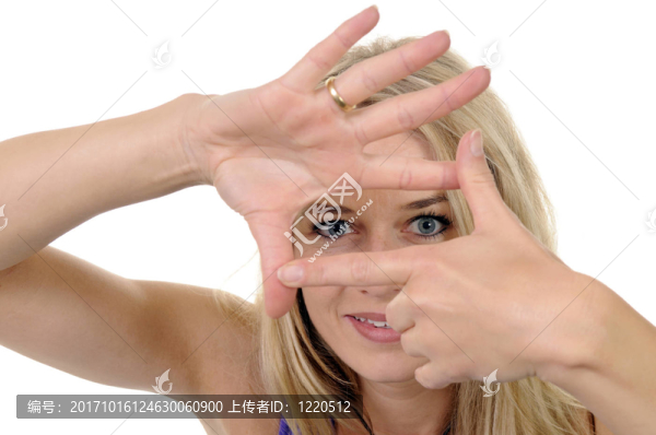 有眼光的年輕女人
