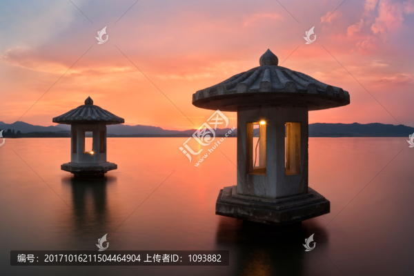 杭州西湖翠光亭石塔晚霞