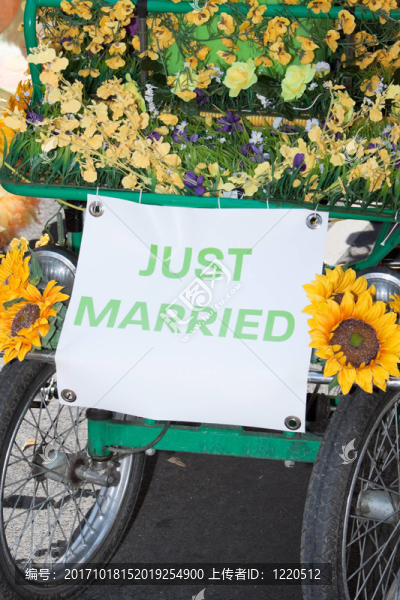 剛剛結(jié)婚簽了一輛舊車(chē)