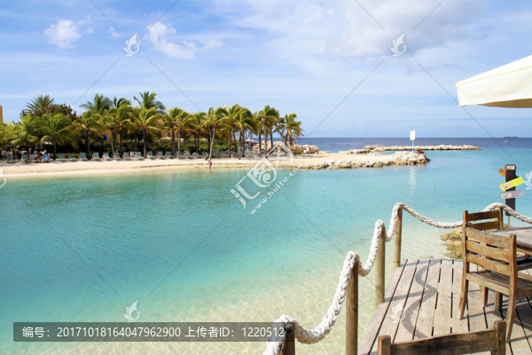曼波在庫拉索島海灘
