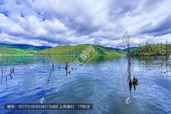 屬都湖,普達措國家公園