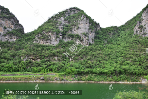 綠色山脈風(fēng)景圖
