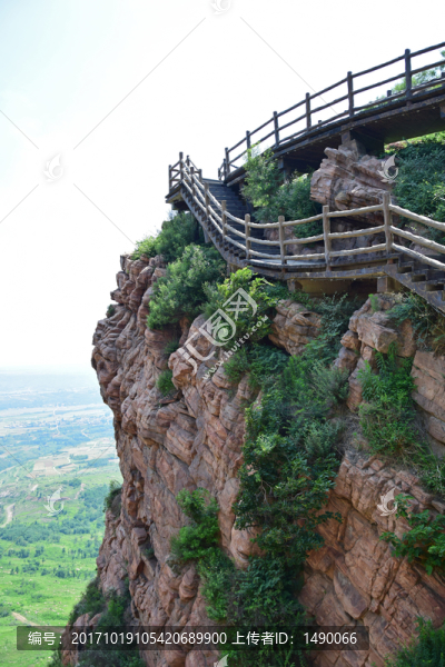 絕壁上的觀景棧道風(fēng)景