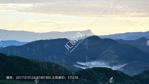 日出,山巒疊障