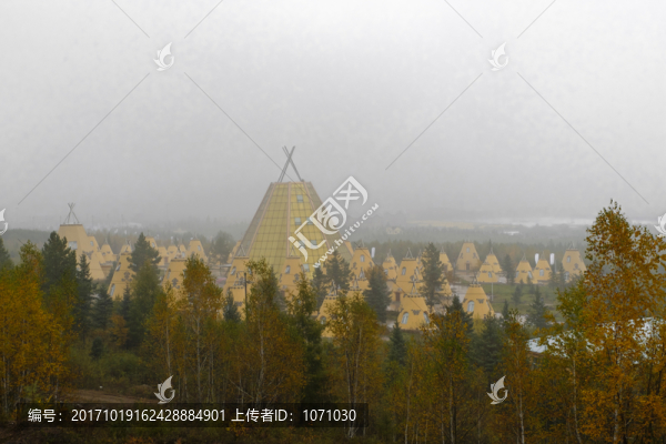 霧中烏力楞建筑