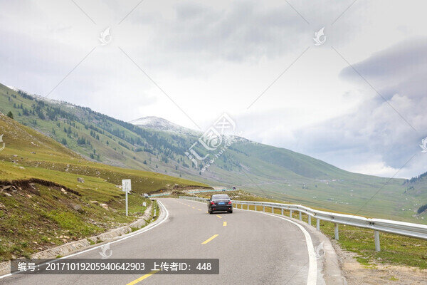 新疆地貌,新疆公路,山間公路
