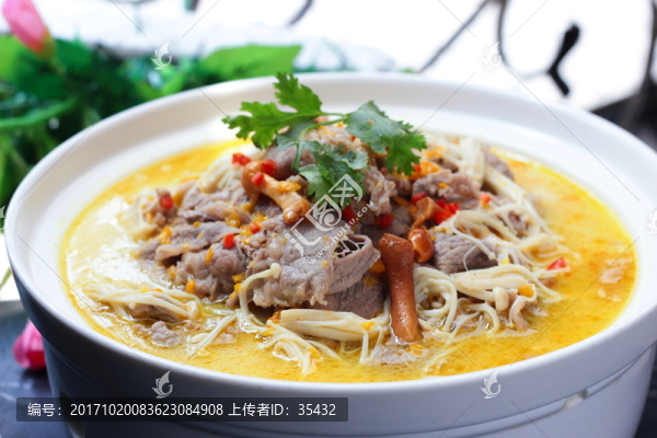 酸湯金菇肥牛