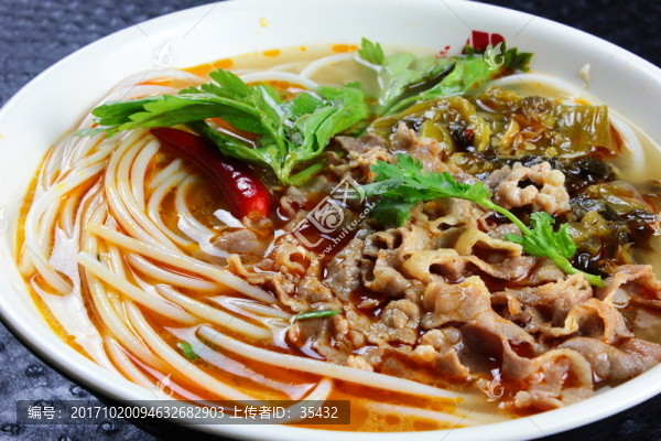 酸菜肥牛米線