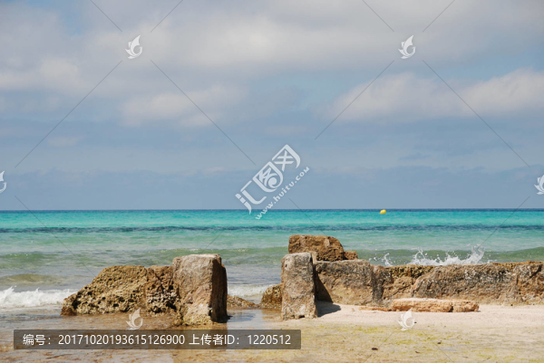 海灘上的石頭墻